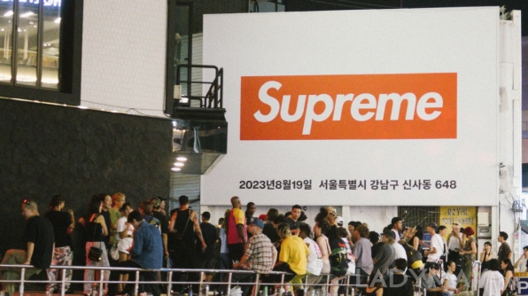  Vans母公司應(yīng)該出售Supreme嗎？