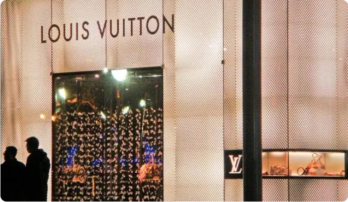 奢侈品巨頭遭重創(chuàng)：LV、GUCCI母公司業(yè)績大幅下滑，中國市場成關鍵變量